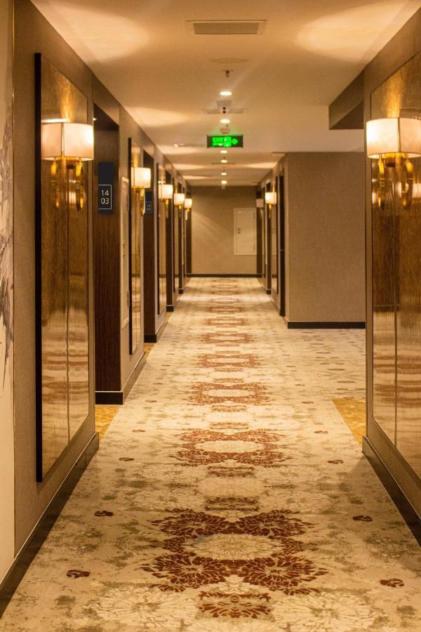 Diamond Stars Ben Tre Hotel Εξωτερικό φωτογραφία A corridor in a hotel